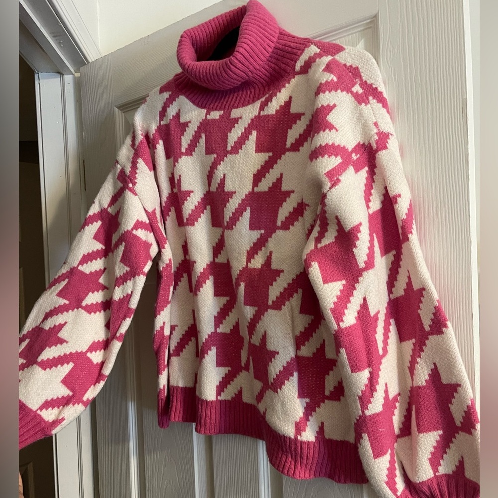 Pink and white hound tooth cable nit chunky sweater